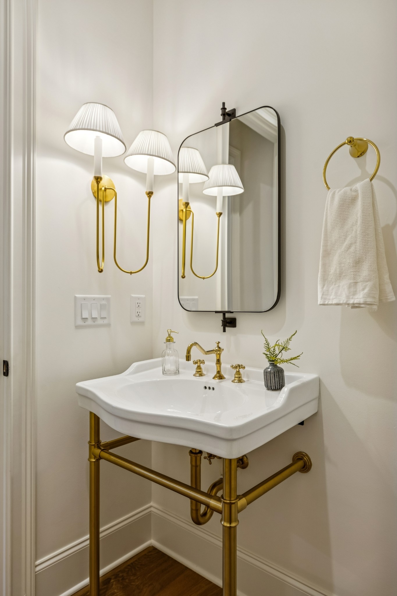 4426 Lealand Ln Unit: B