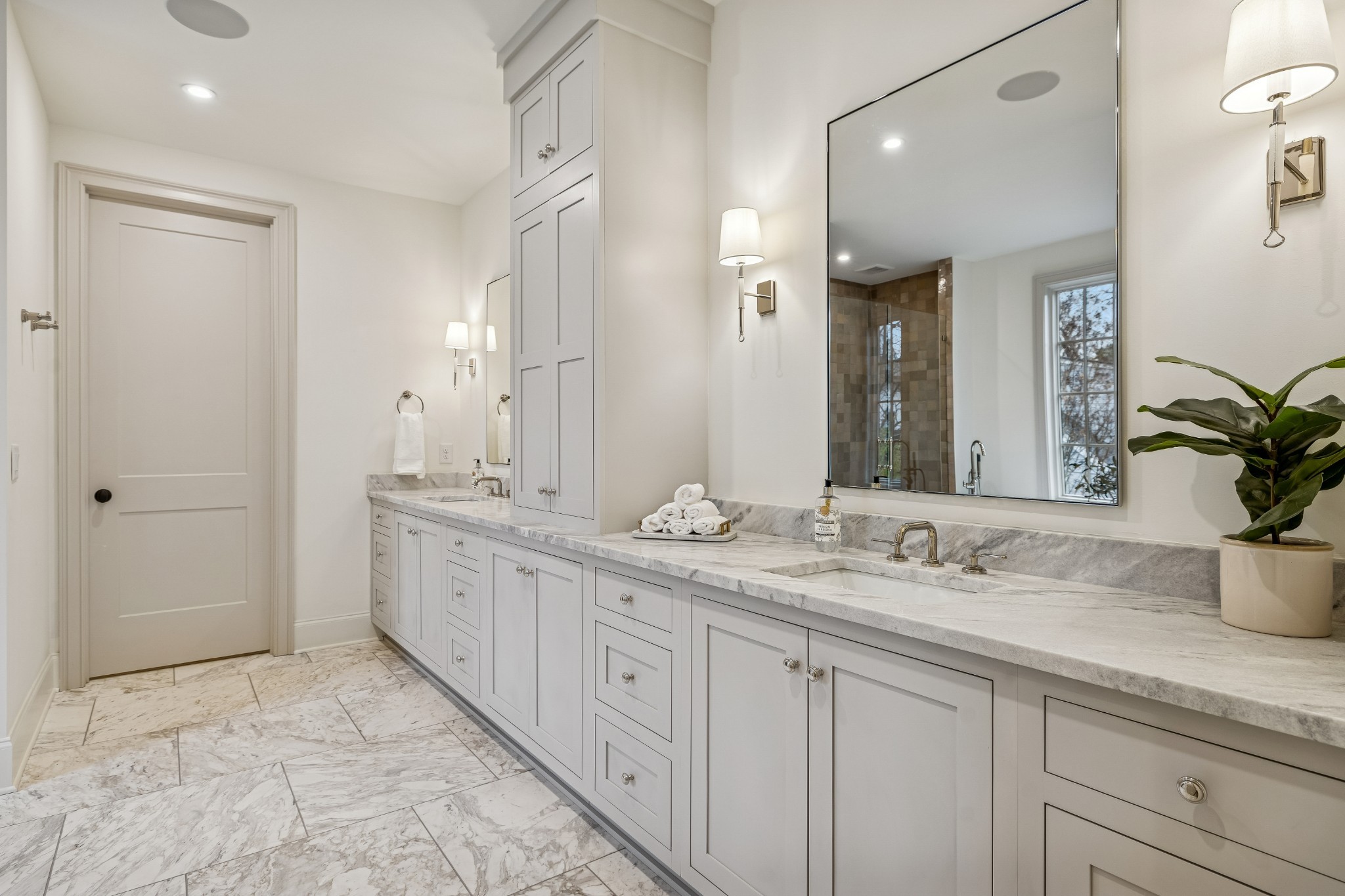 4426 Lealand Ln Unit: B