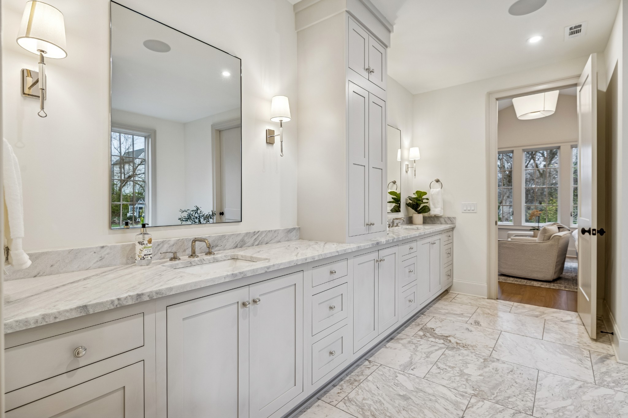 4426 Lealand Ln Unit: B