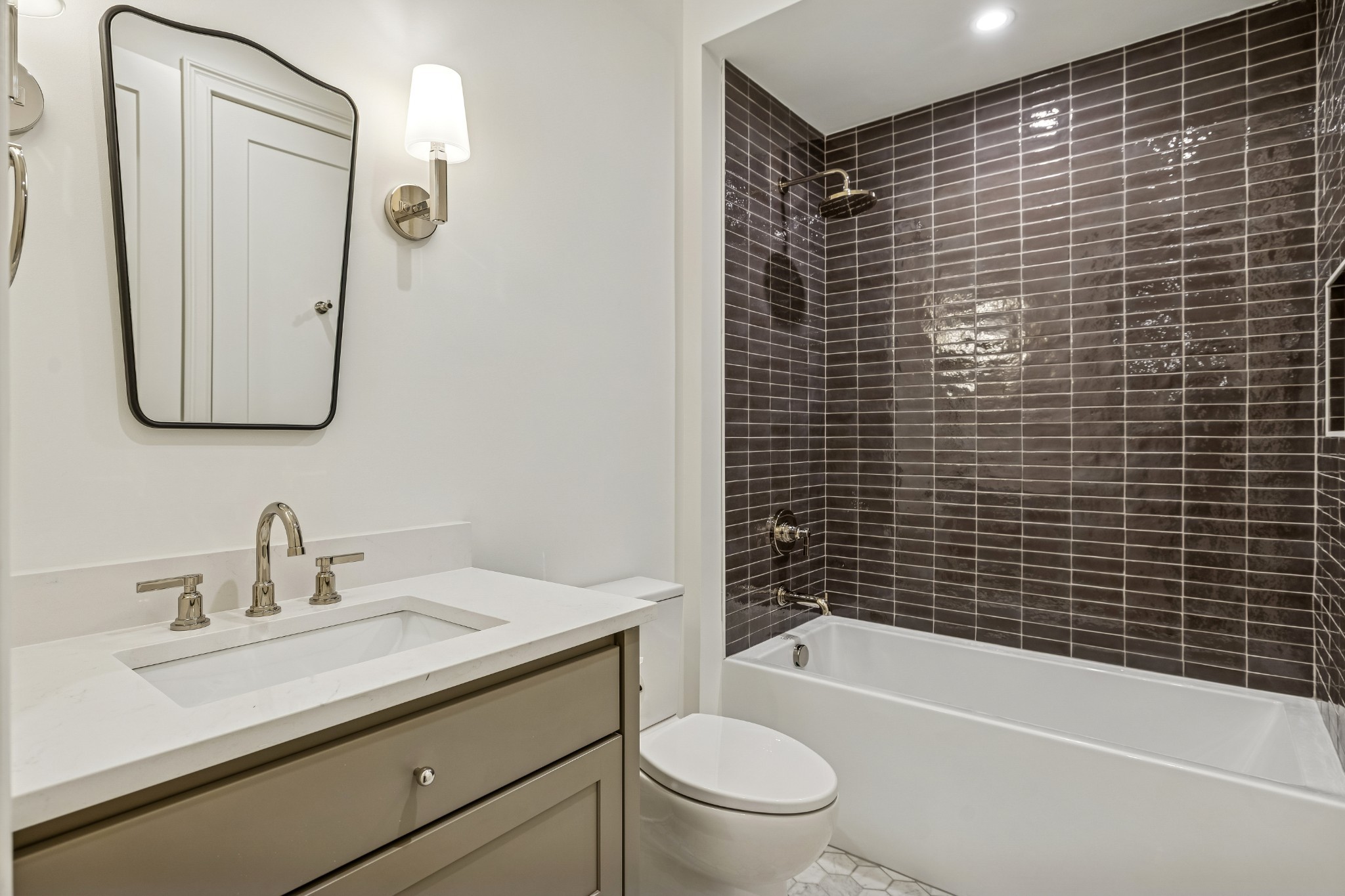 4426 Lealand Ln Unit: B