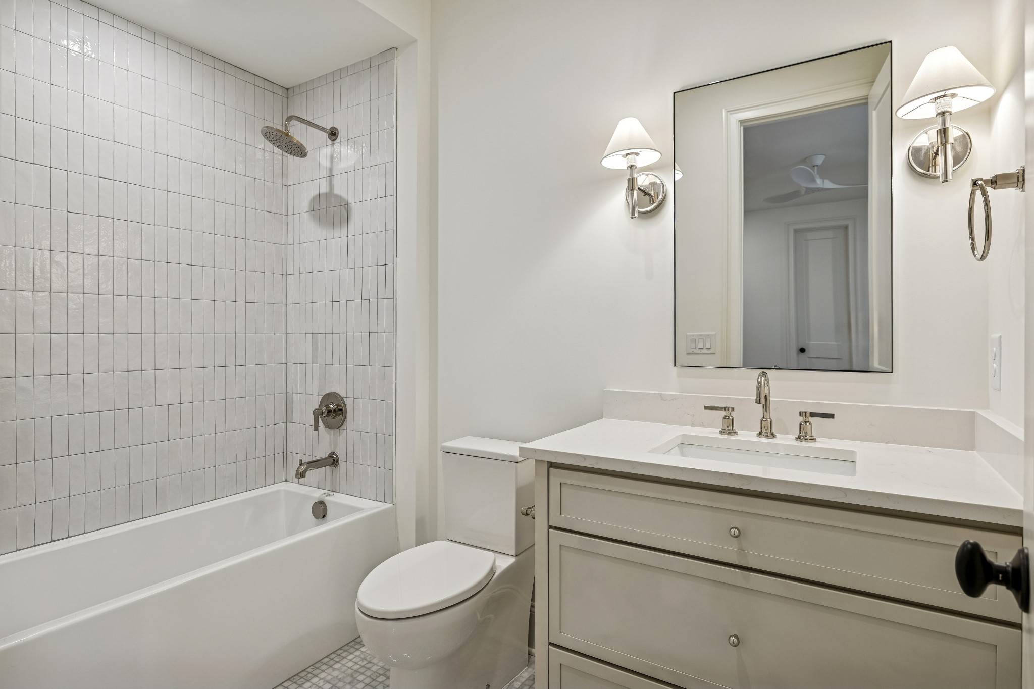 4426 Lealand Ln Unit: B
