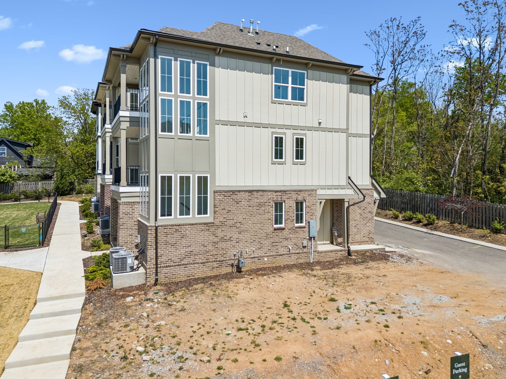 121 Honeywine St