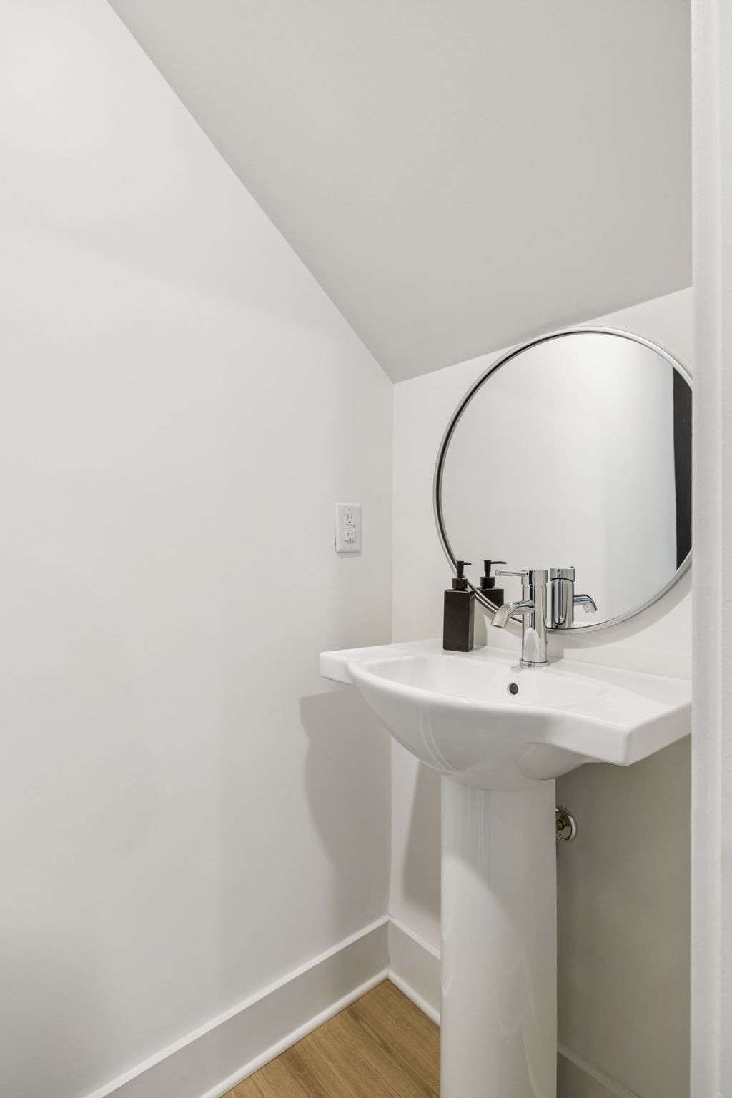 102 Duke St Unit: 42