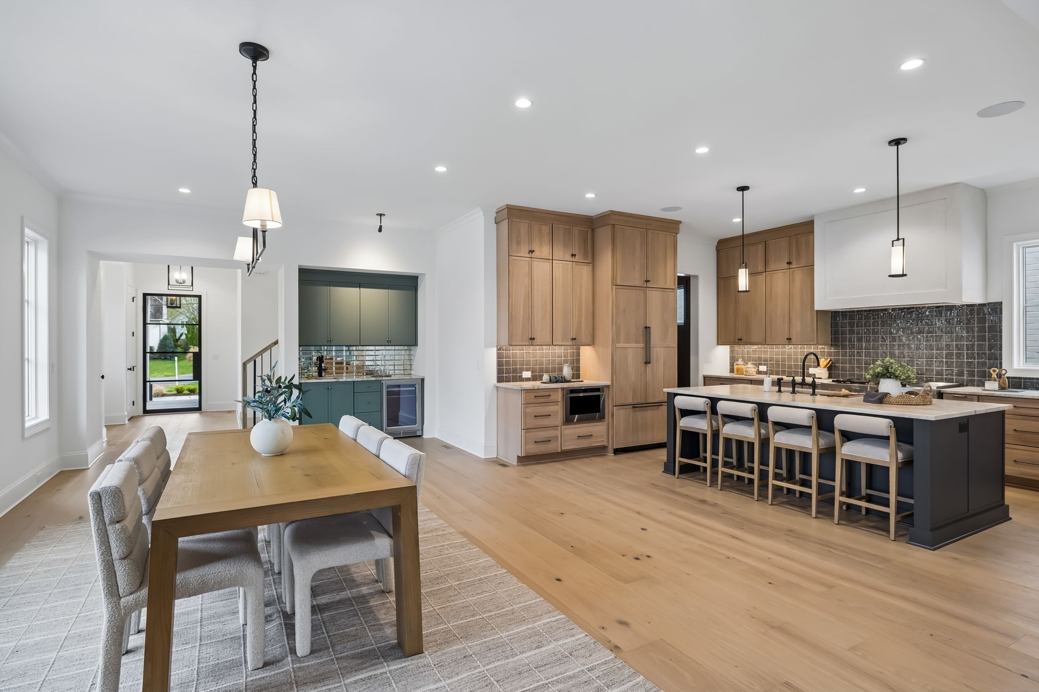 4153 Outer Dr