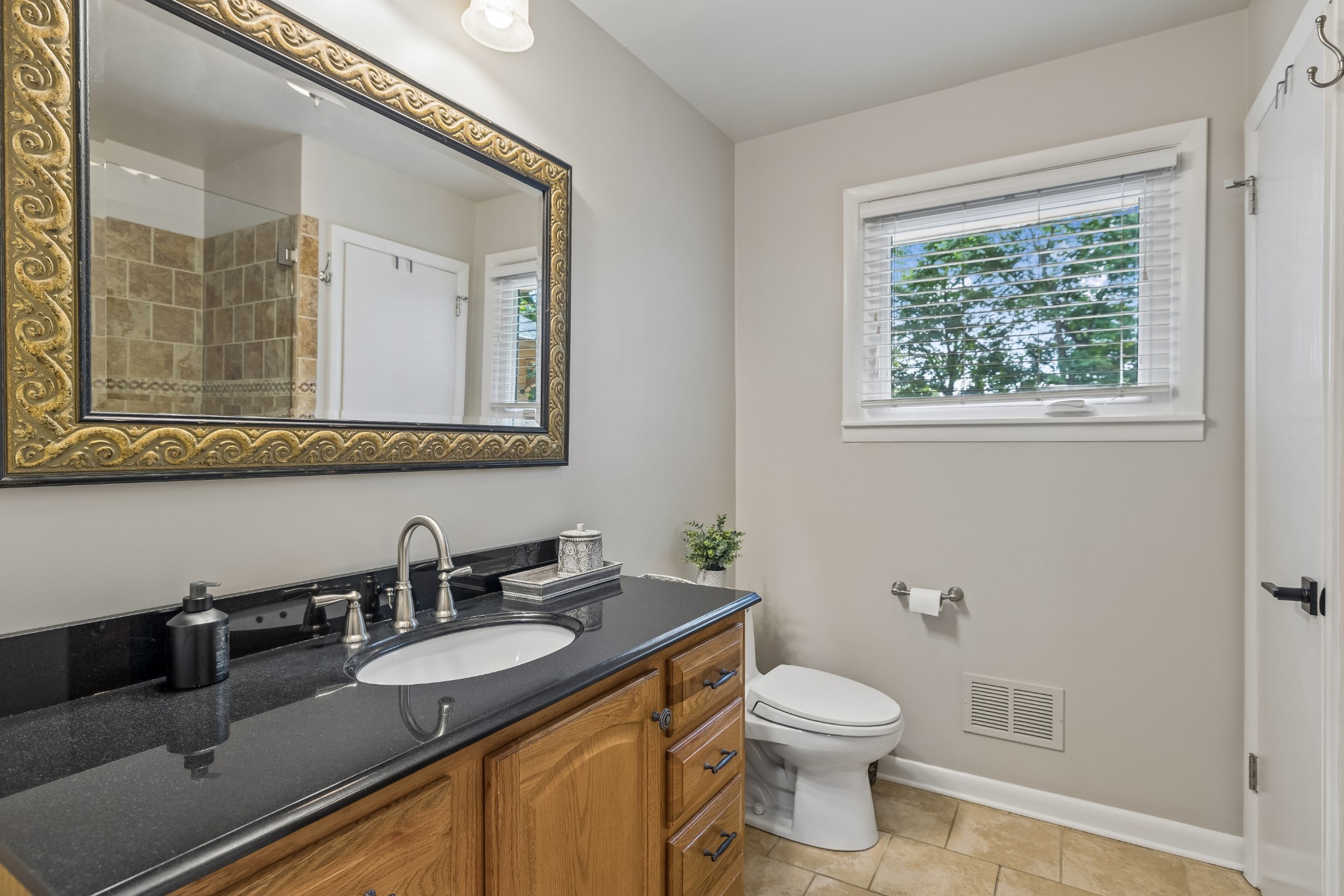 1214 Brentwood Ln