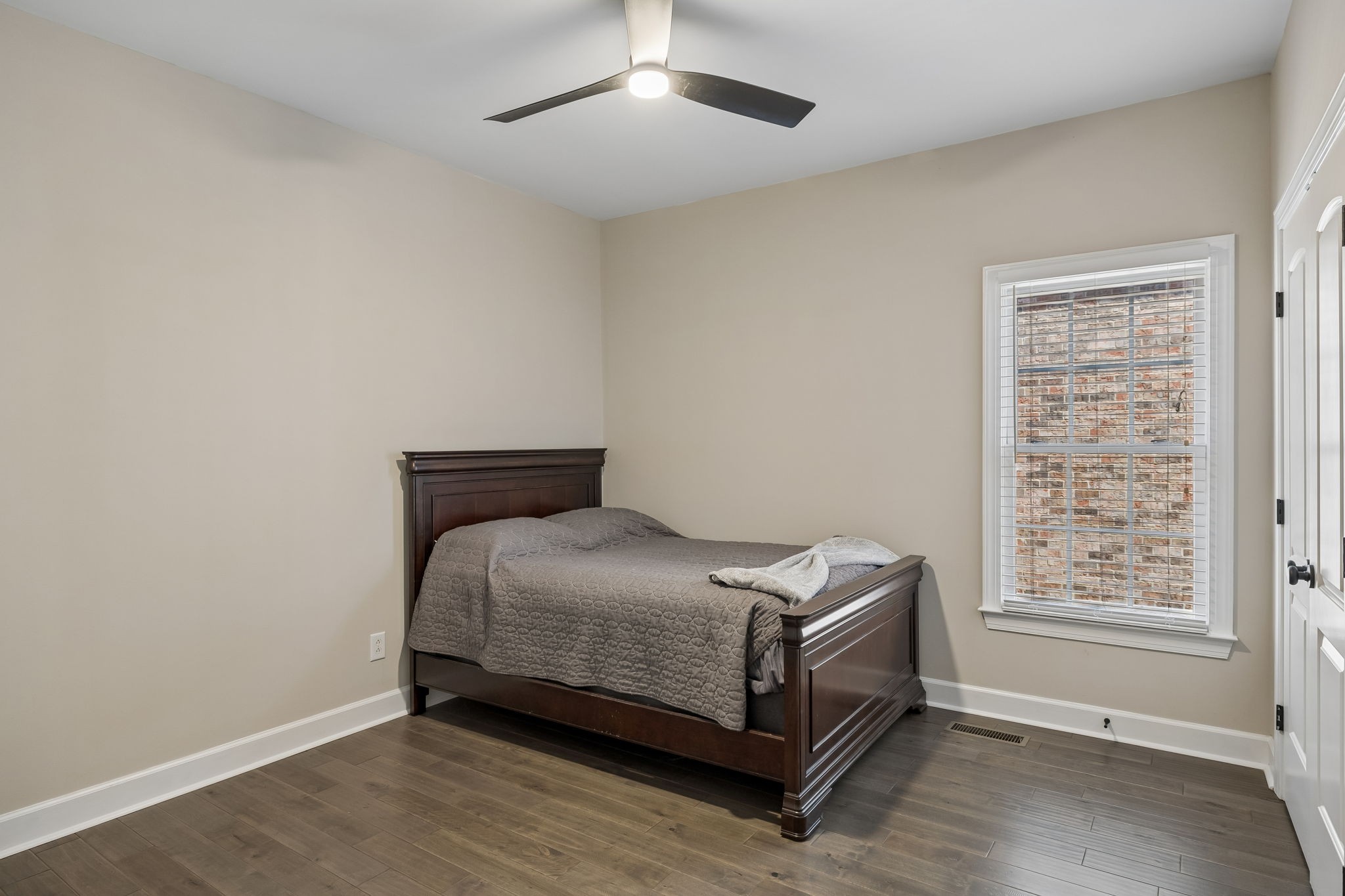 425 Caledonian Ct