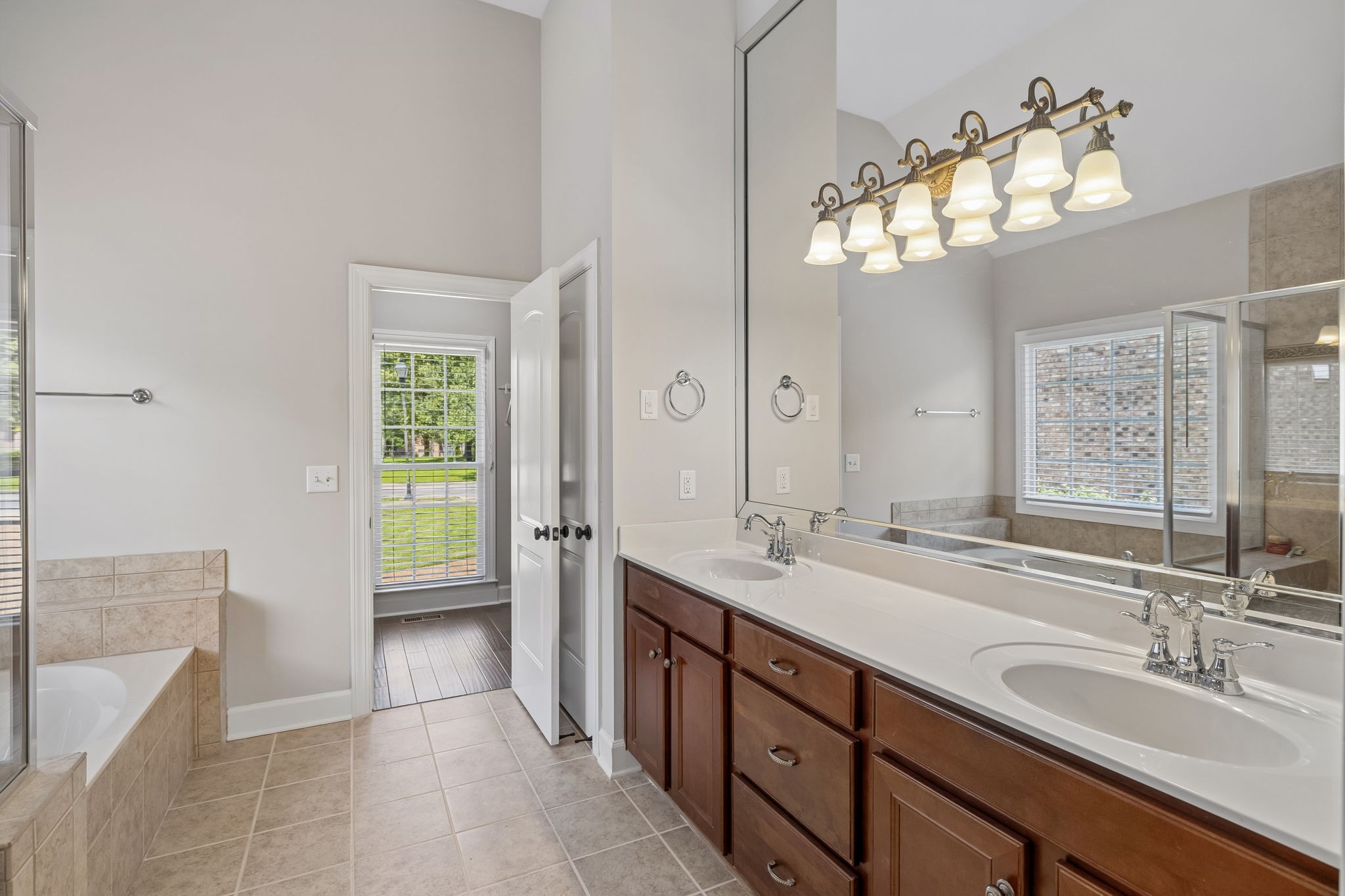 425 Caledonian Ct