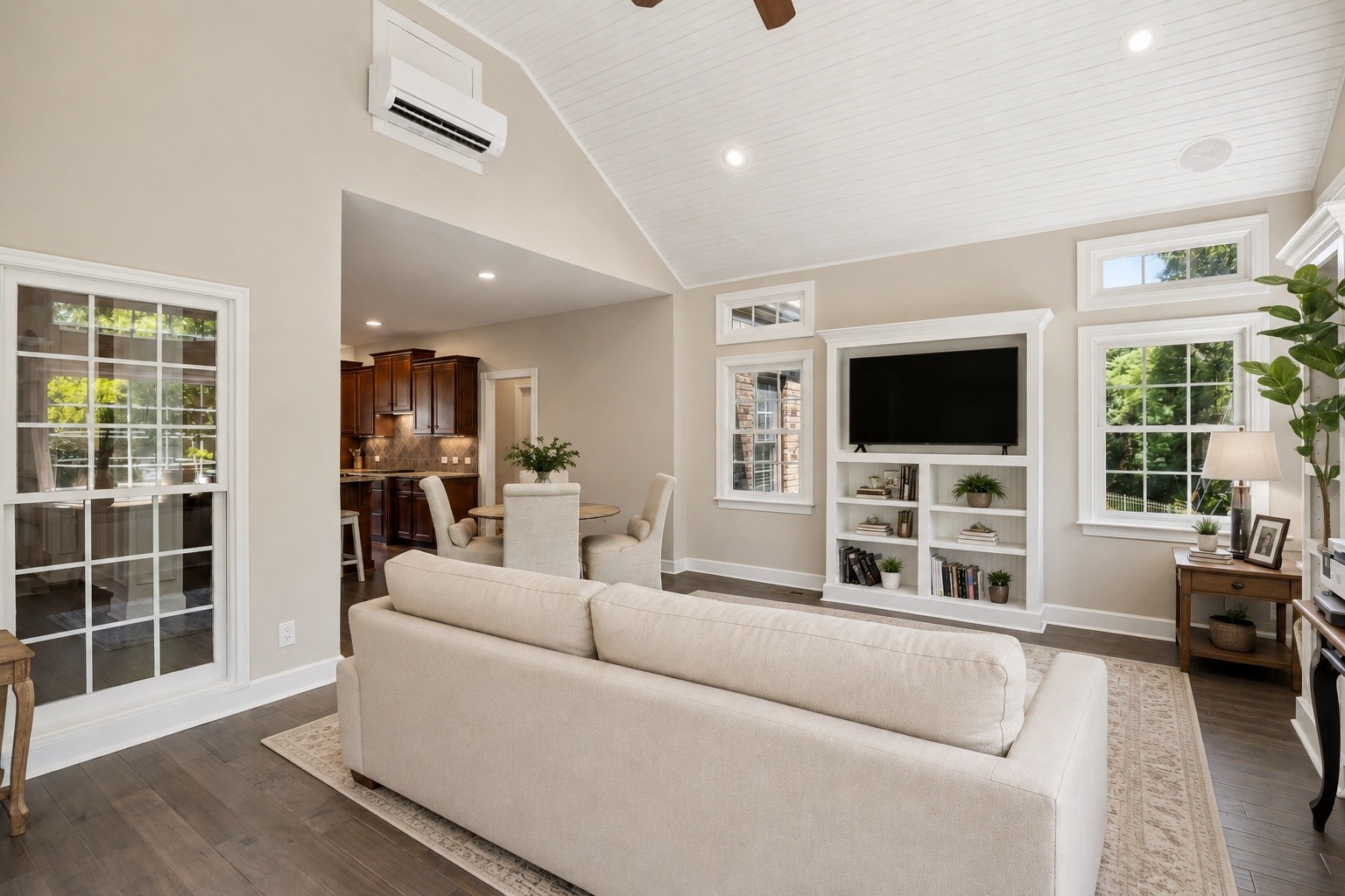 425 Caledonian Ct
