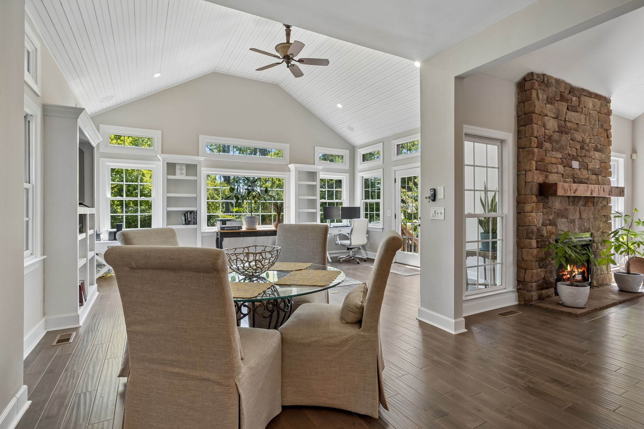 425 Caledonian Ct