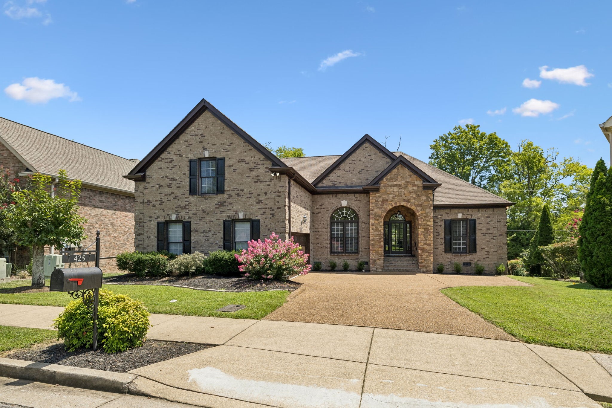 425 Caledonian Ct