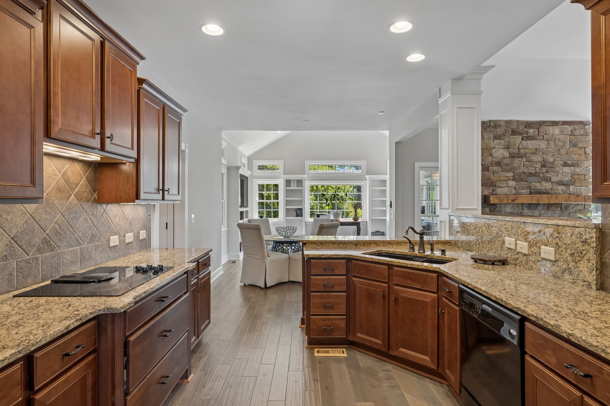 425 Caledonian Ct