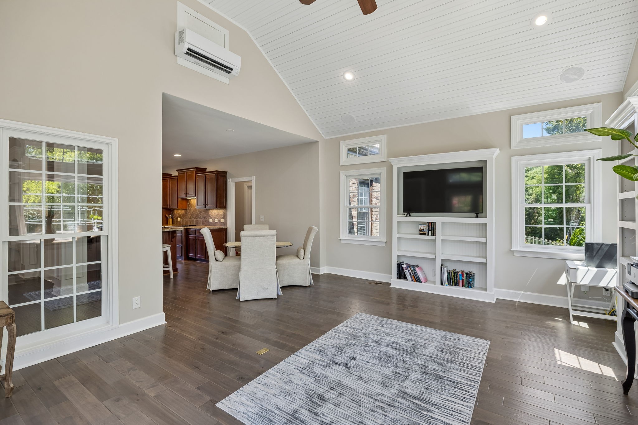 425 Caledonian Ct