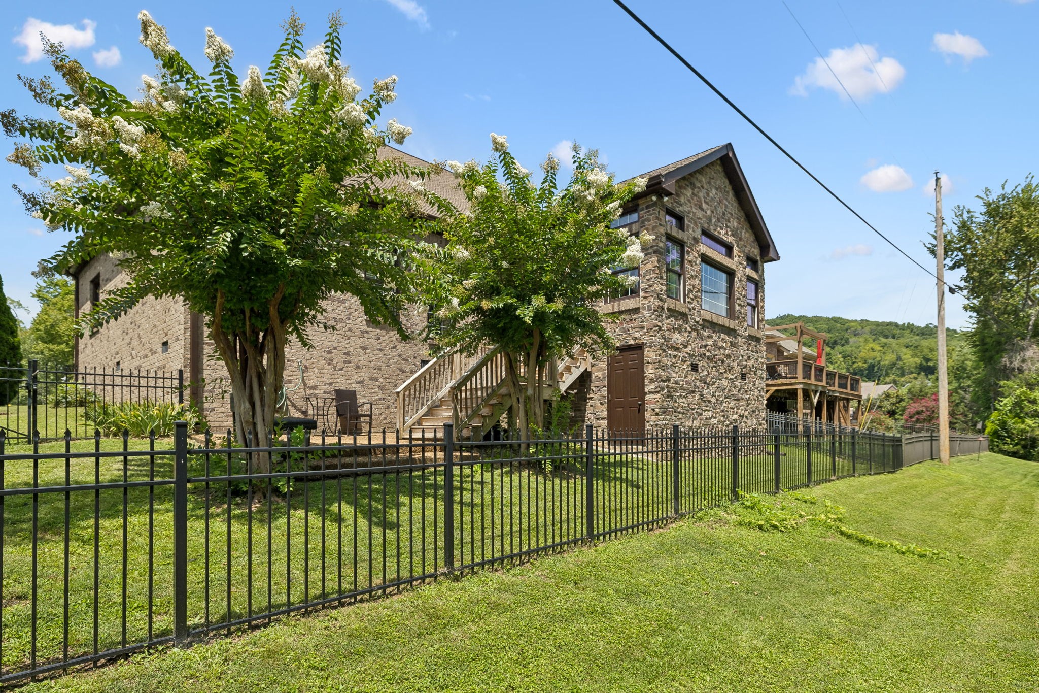 425 Caledonian Ct