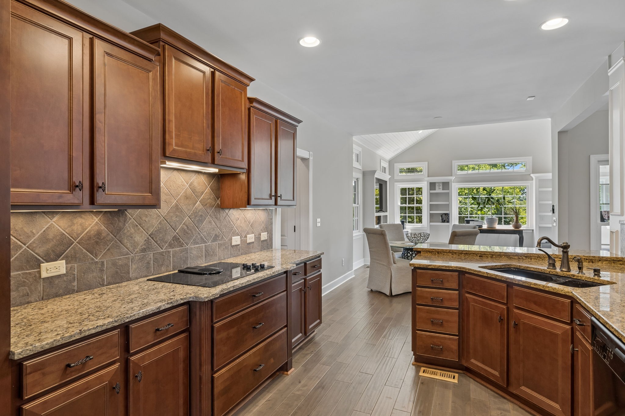 425 Caledonian Ct