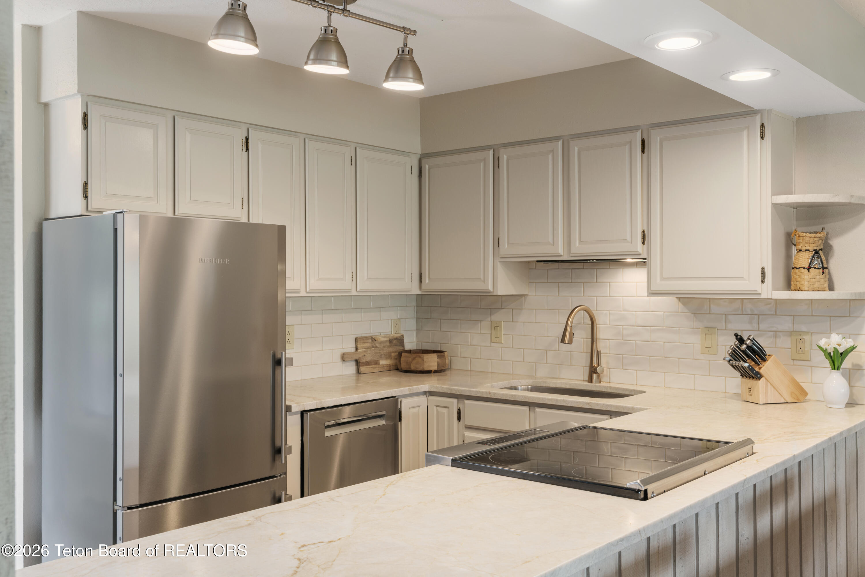330 E SAGEBRUSH Drive 12-5-E