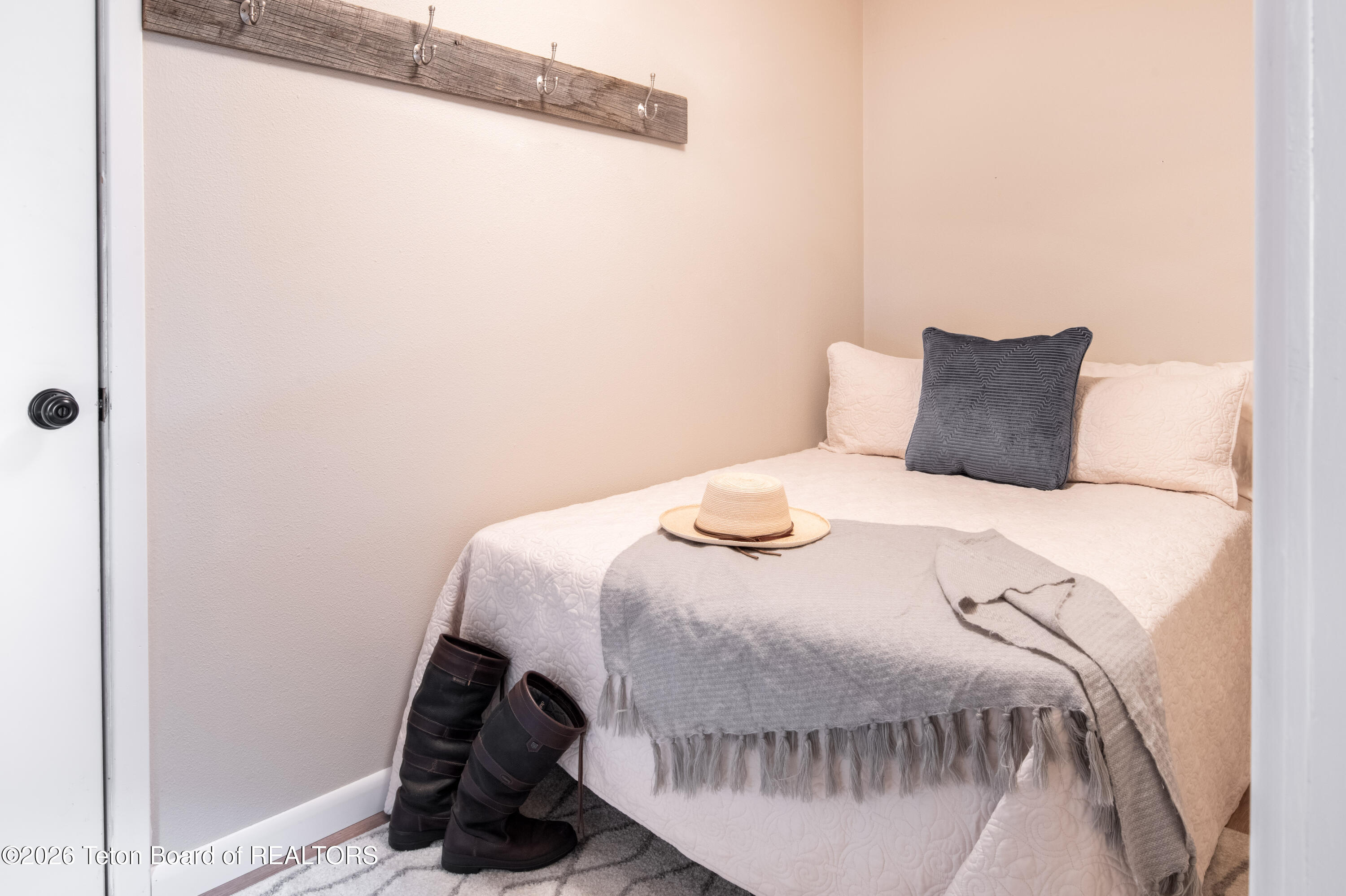 330 E SAGEBRUSH Drive 12-5-E