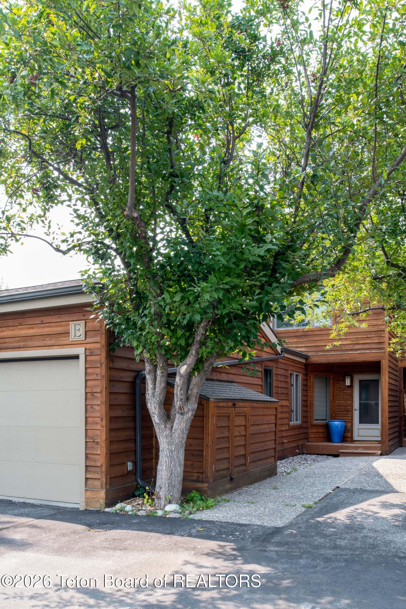 330 E SAGEBRUSH Drive 12-5-E