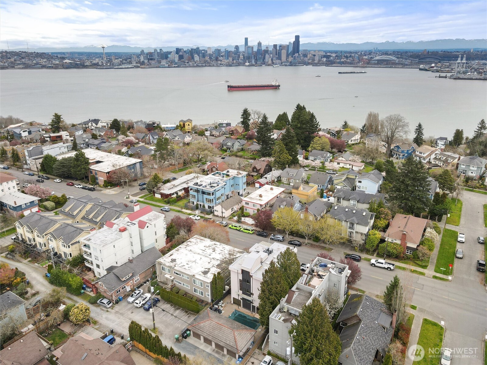 1627 California Avenue SW Unit: 4