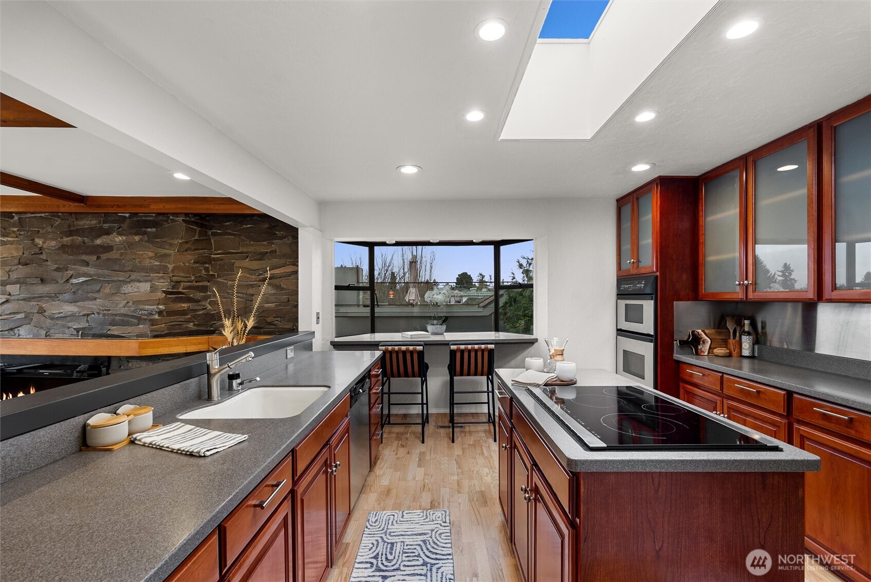 1627 California Avenue SW Unit: 4