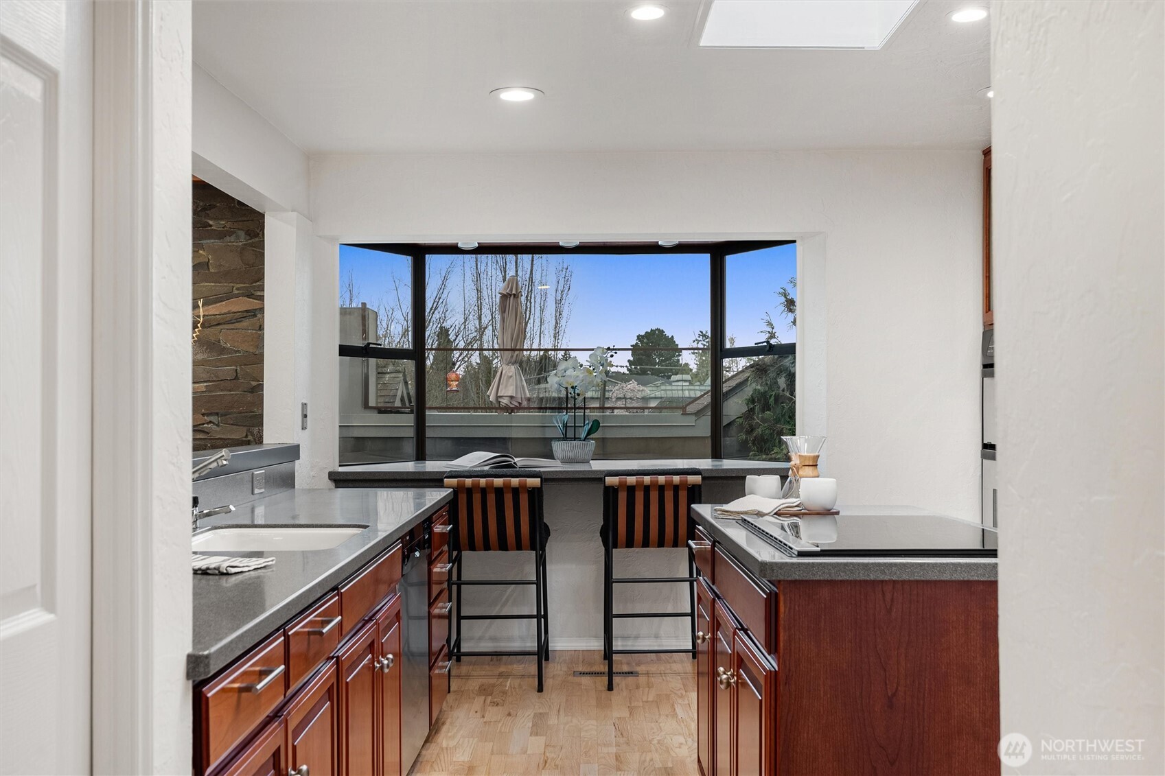 1627 California Avenue SW Unit: 4