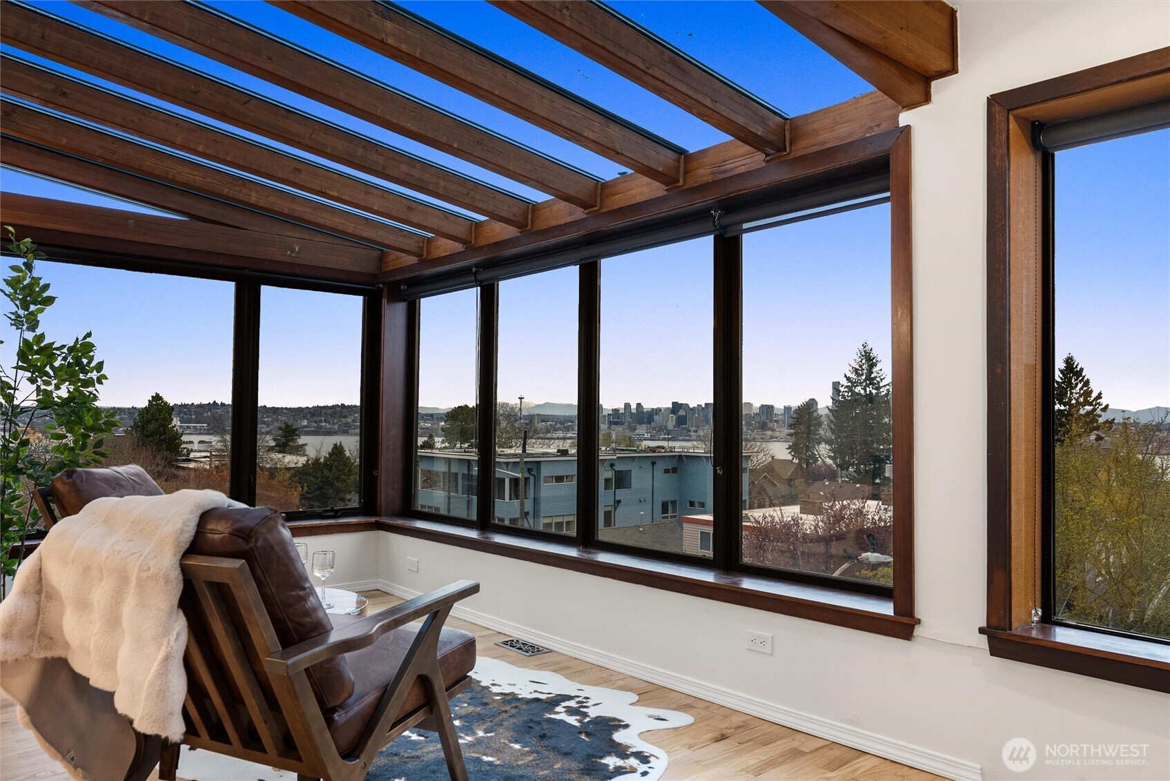 1627 California Avenue SW Unit: 4