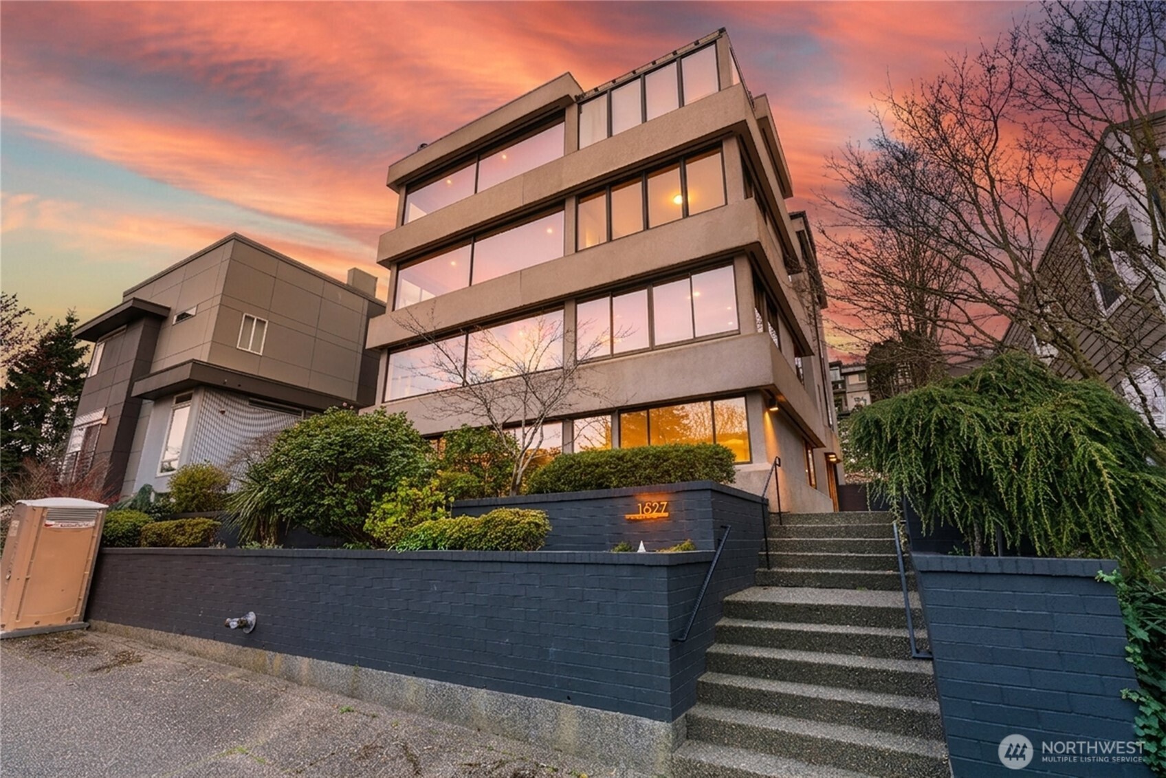 1627 California Avenue SW Unit: 4