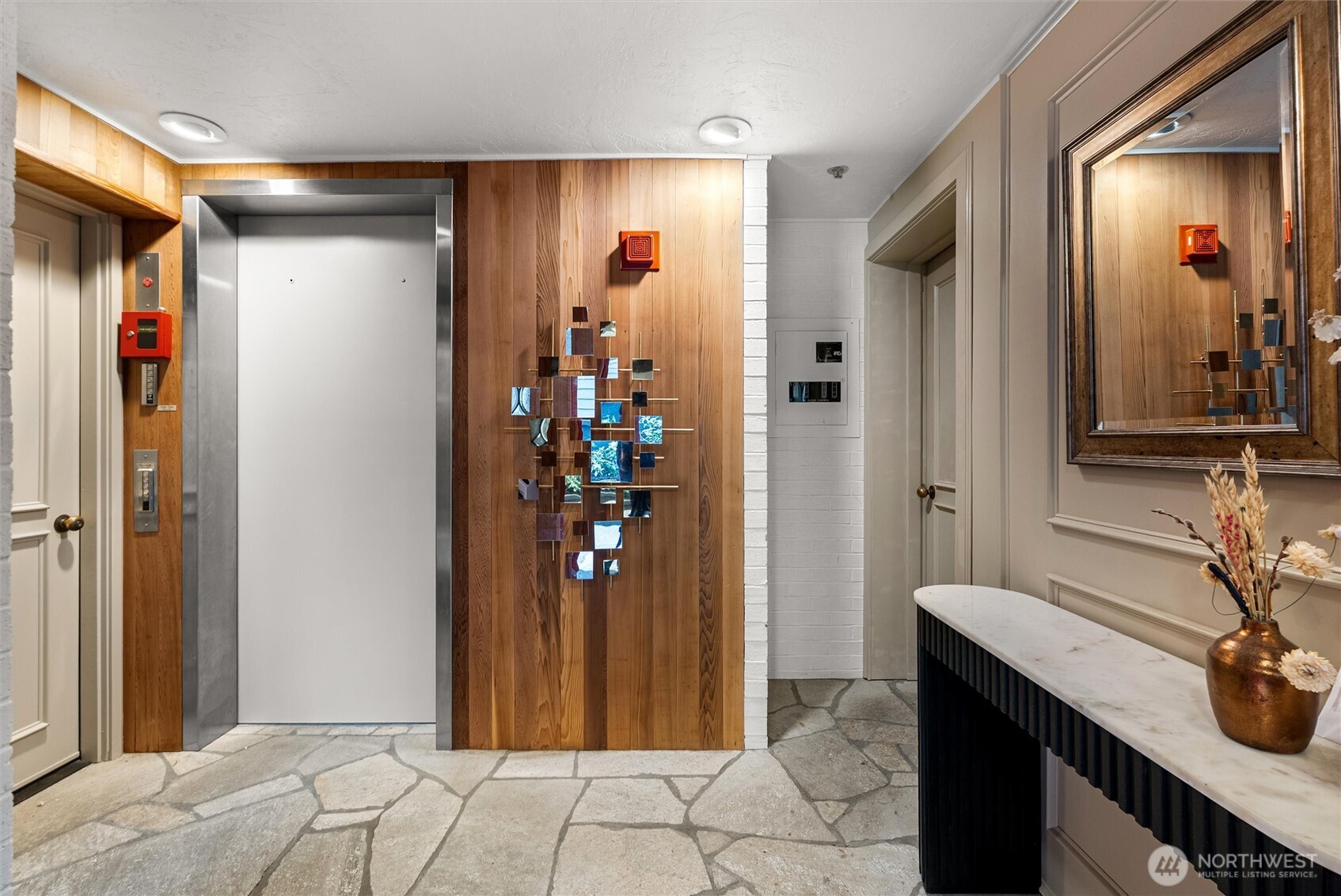 1627 California Avenue SW Unit: 4