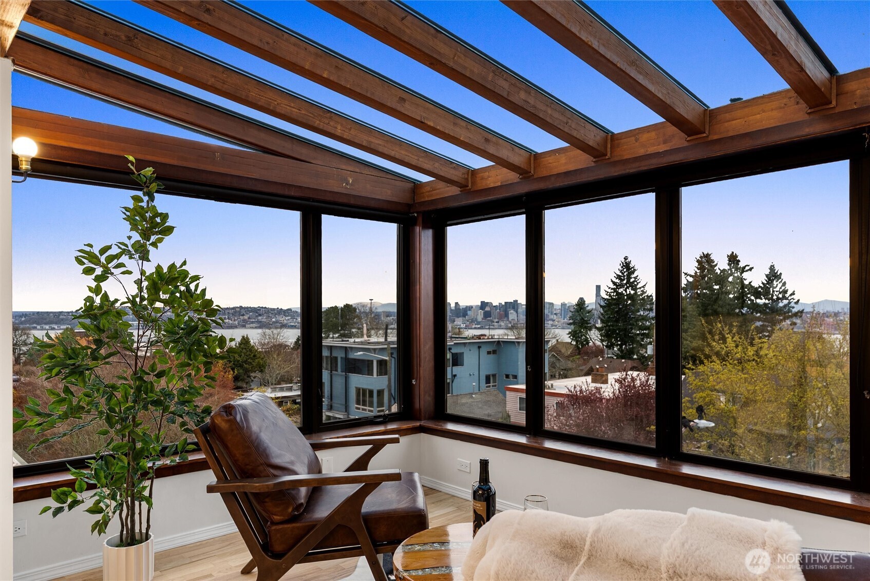 1627 California Avenue SW Unit: 4