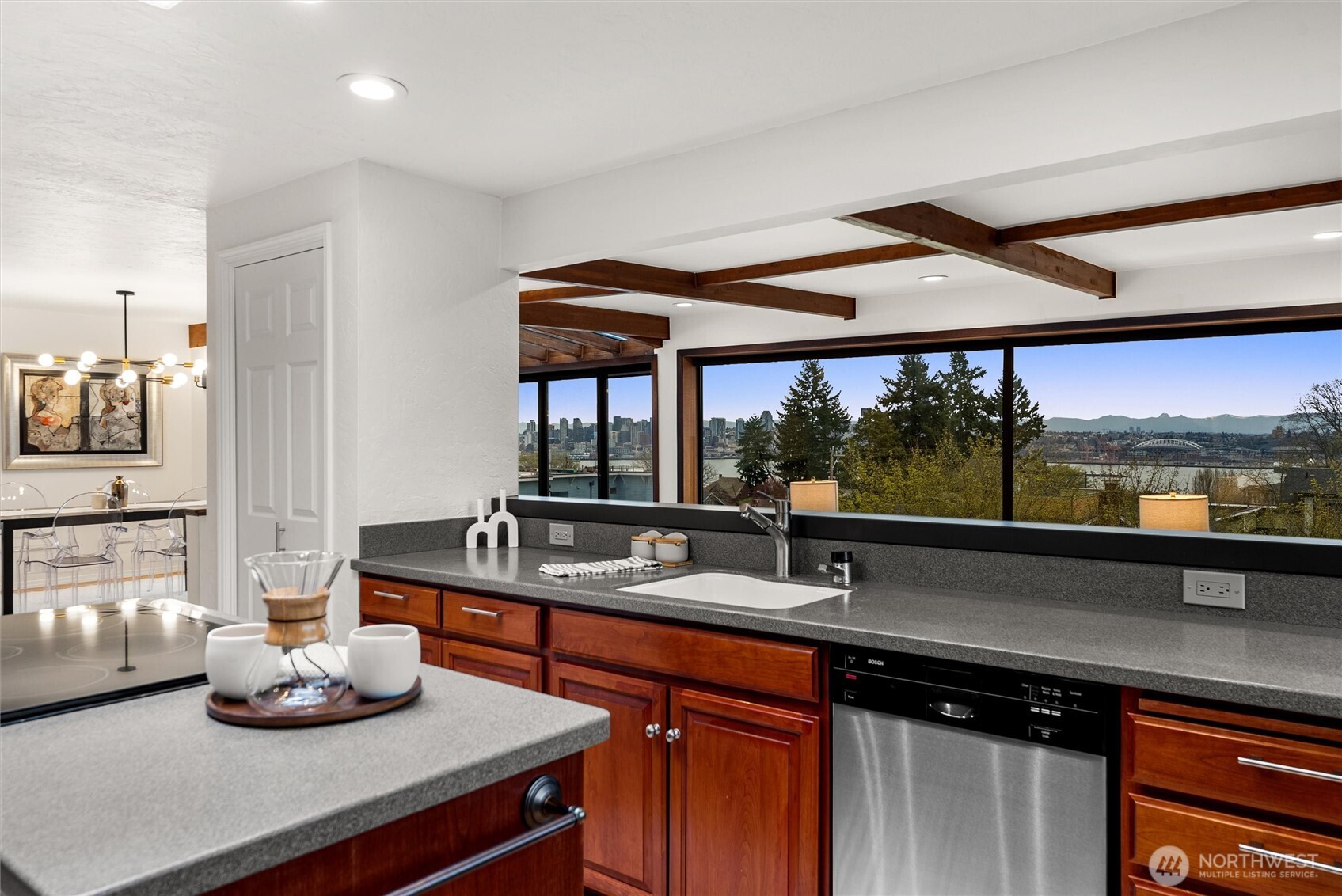 1627 California Avenue SW Unit: 4