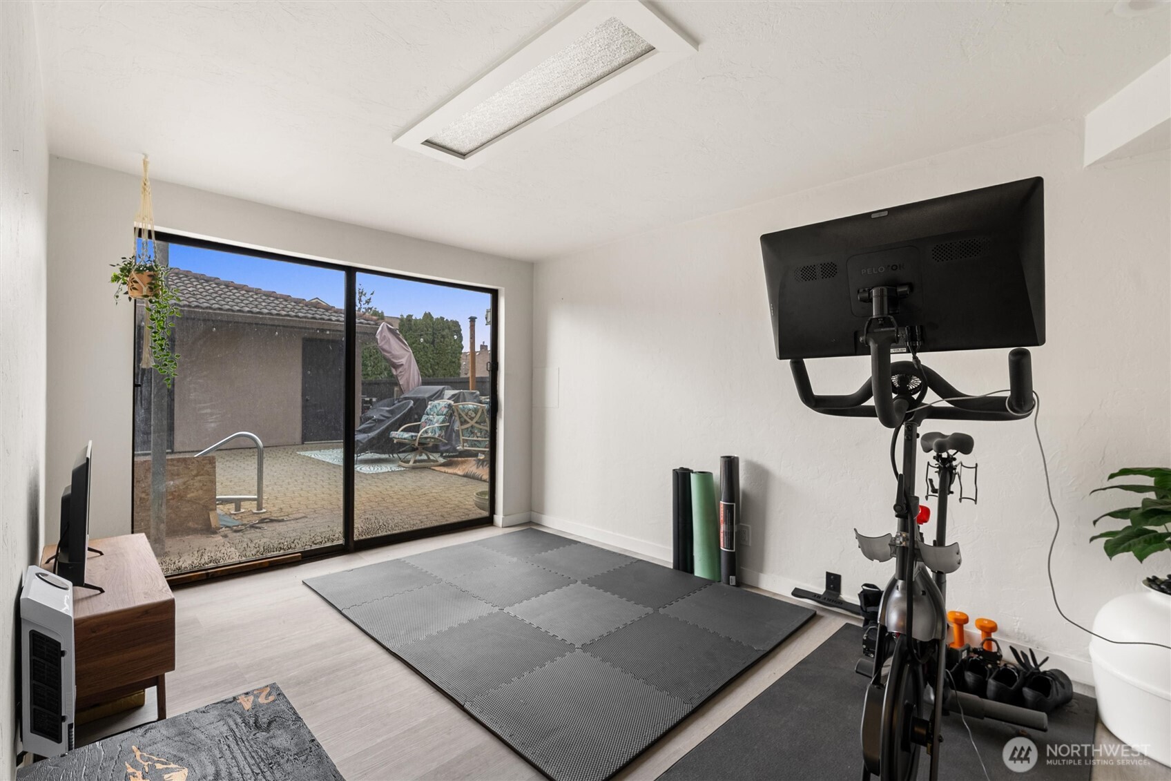 1627 California Avenue SW Unit: 4