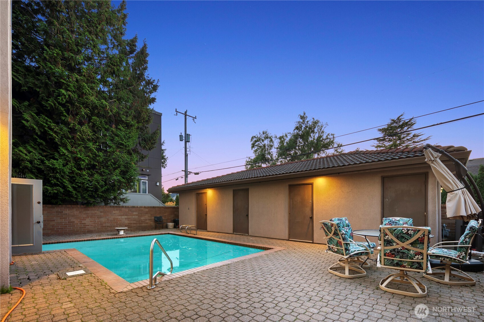 1627 California Avenue SW Unit: 4