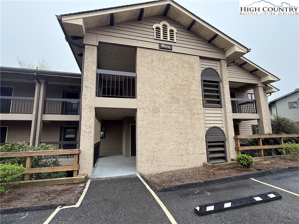 908 Chetola Lake Drive 303 Wren