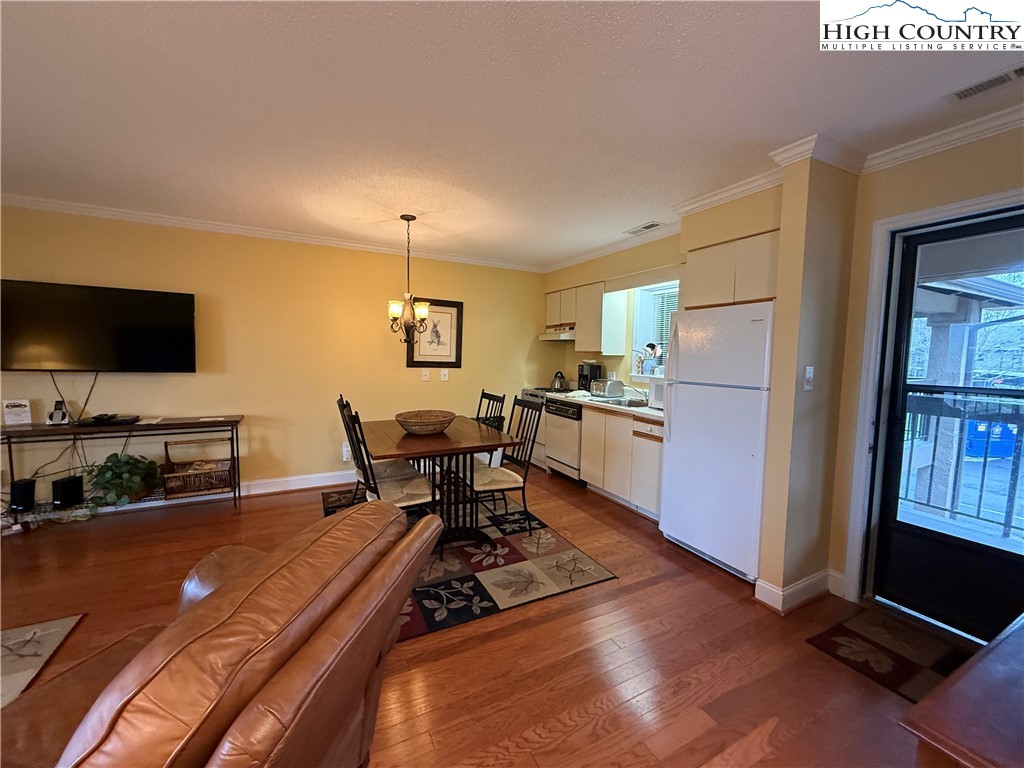 908 Chetola Lake Drive 303 Wren