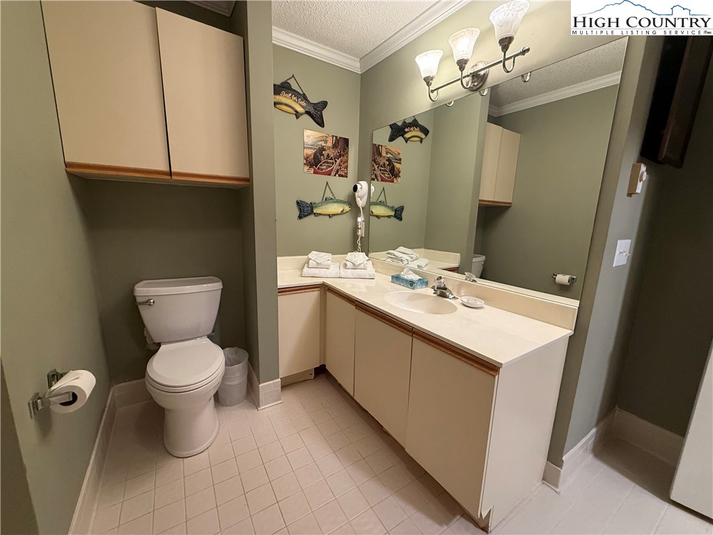 908 Chetola Lake Drive 303 Wren