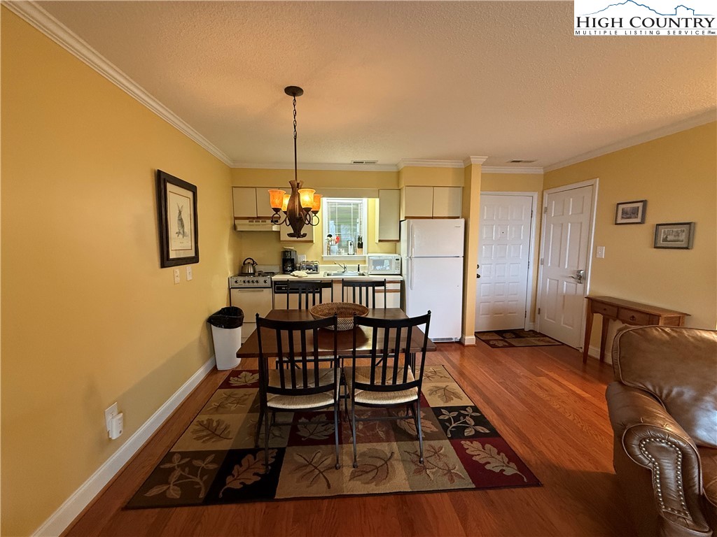 908 Chetola Lake Drive 303 Wren