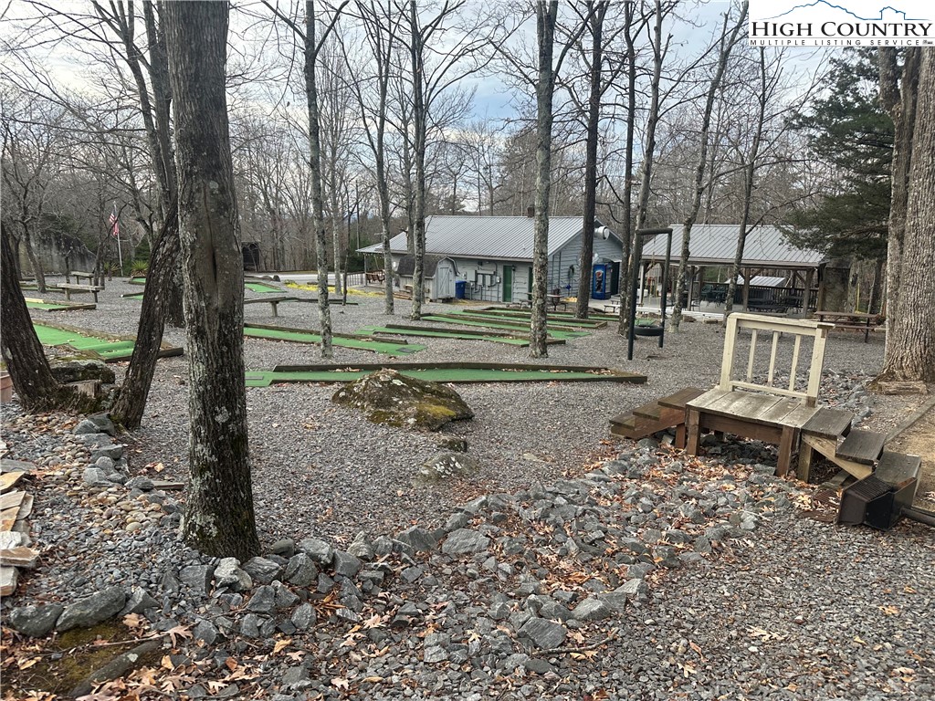 616 Dogwood Circle