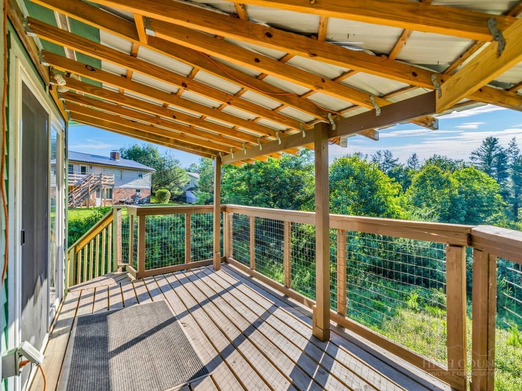 141 N Riverside Drive