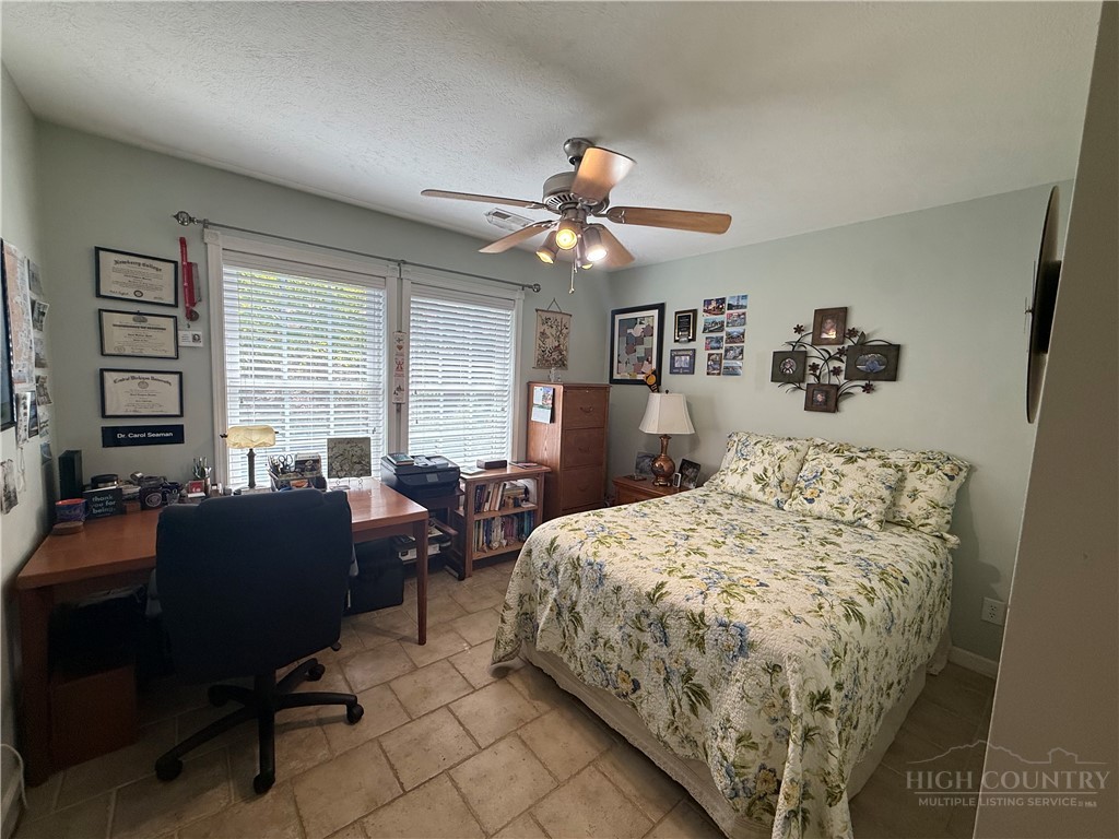 122 Forest Oak Lane