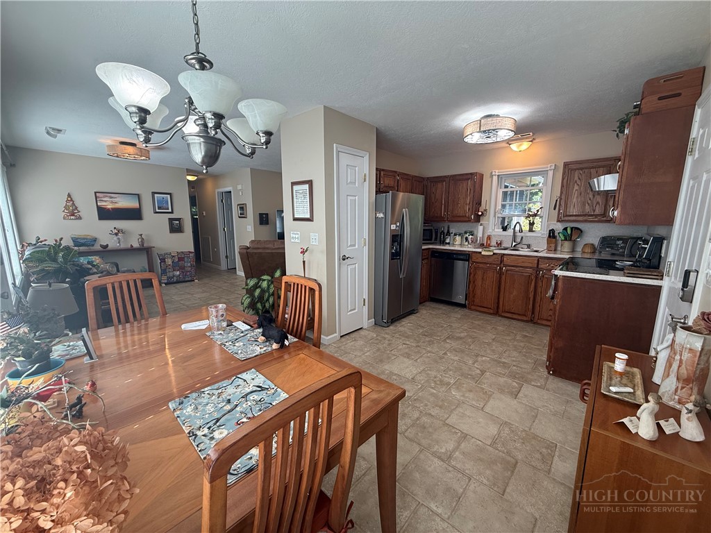 122 Forest Oak Lane