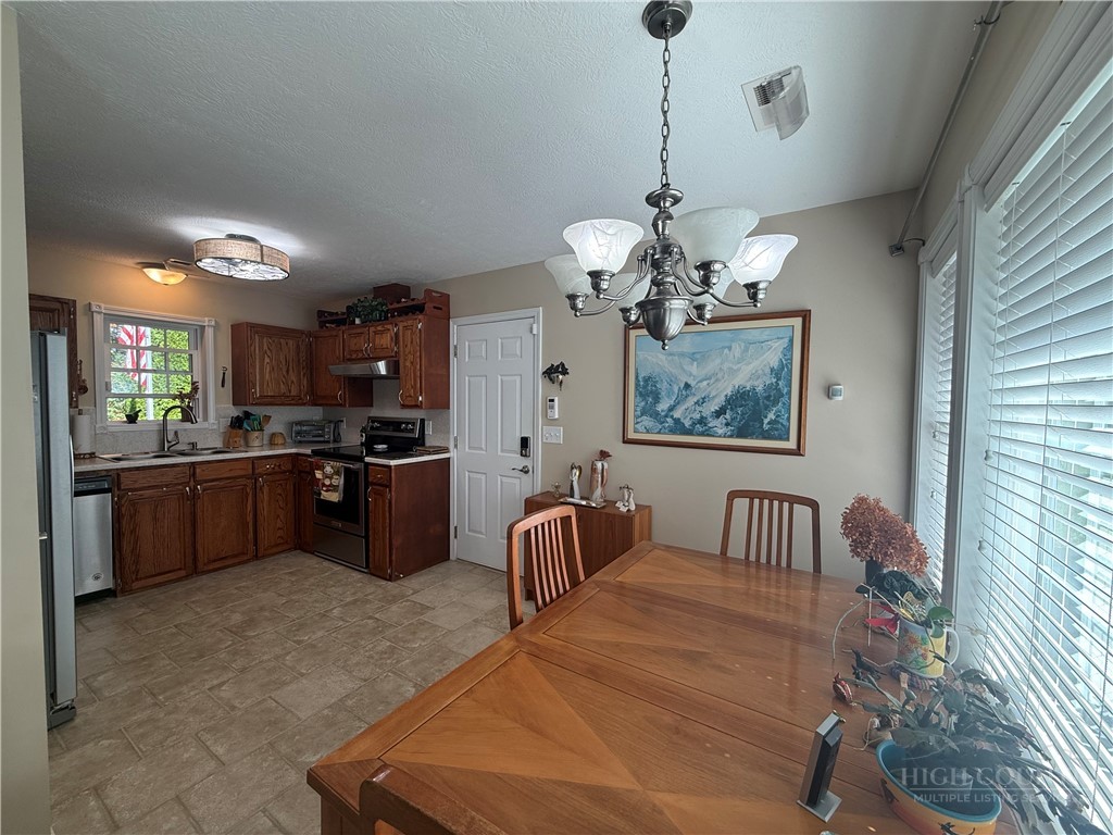 122 Forest Oak Lane
