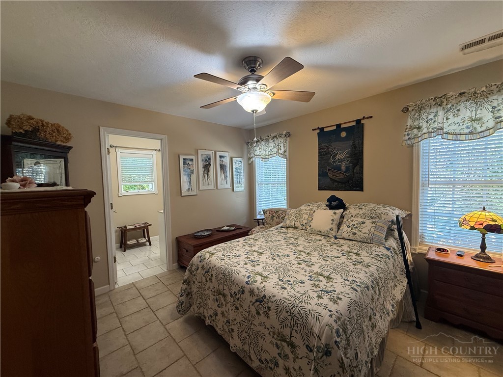 122 Forest Oak Lane