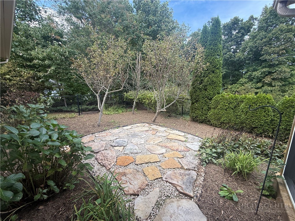 122 Forest Oak Lane