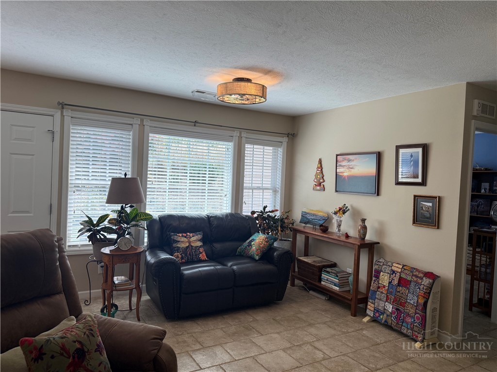 122 Forest Oak Lane