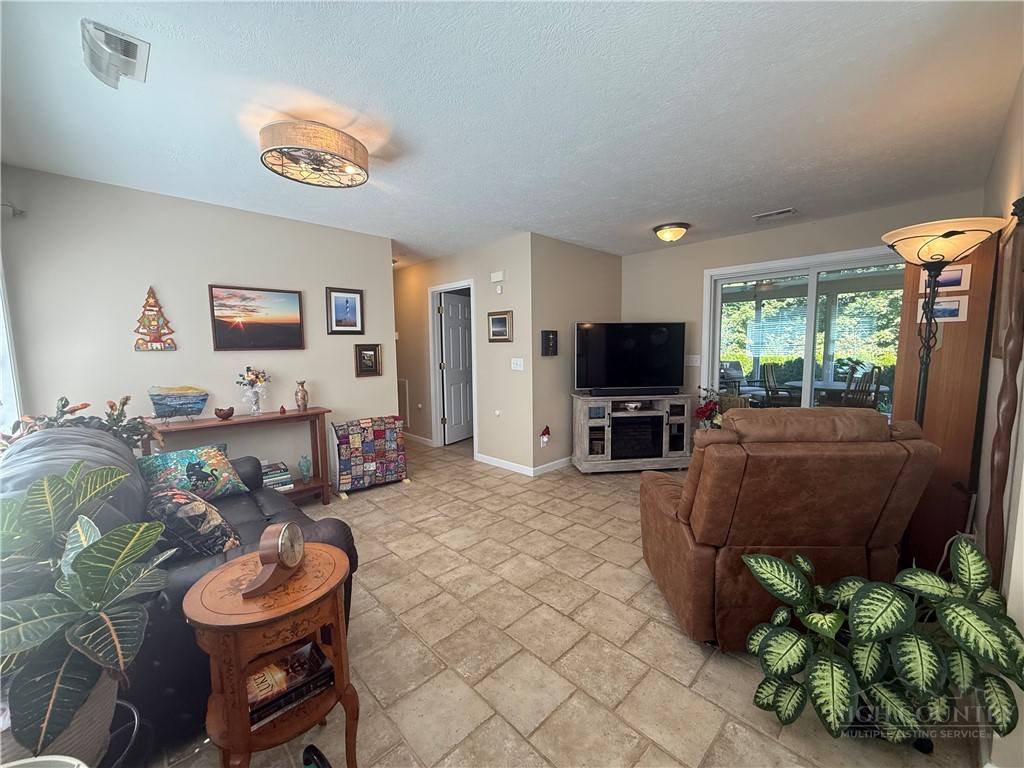 122 Forest Oak Lane