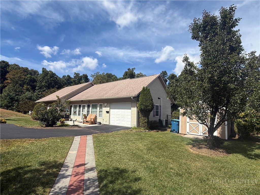 122 Forest Oak Lane