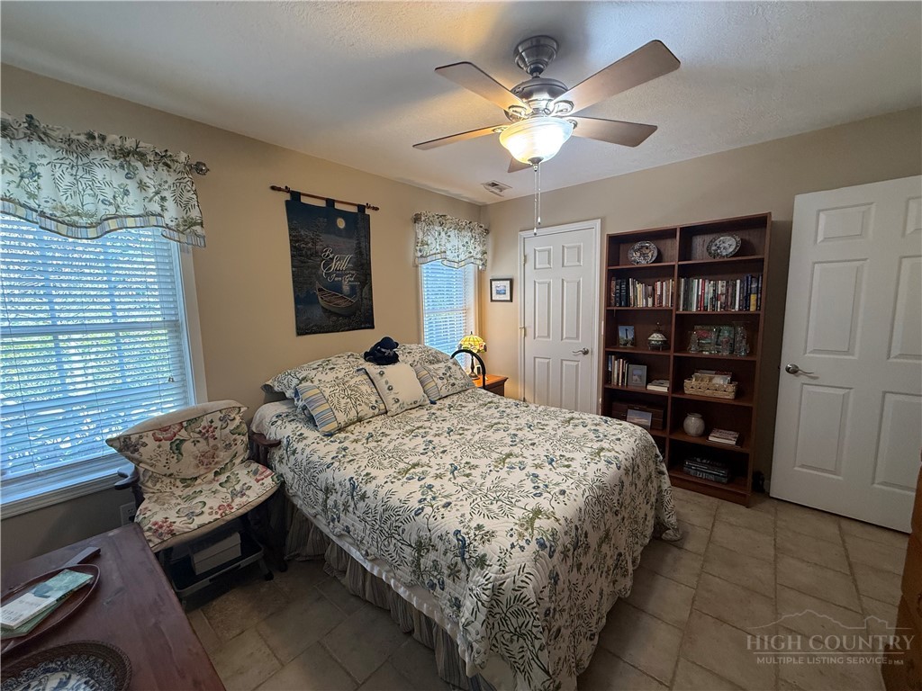 122 Forest Oak Lane