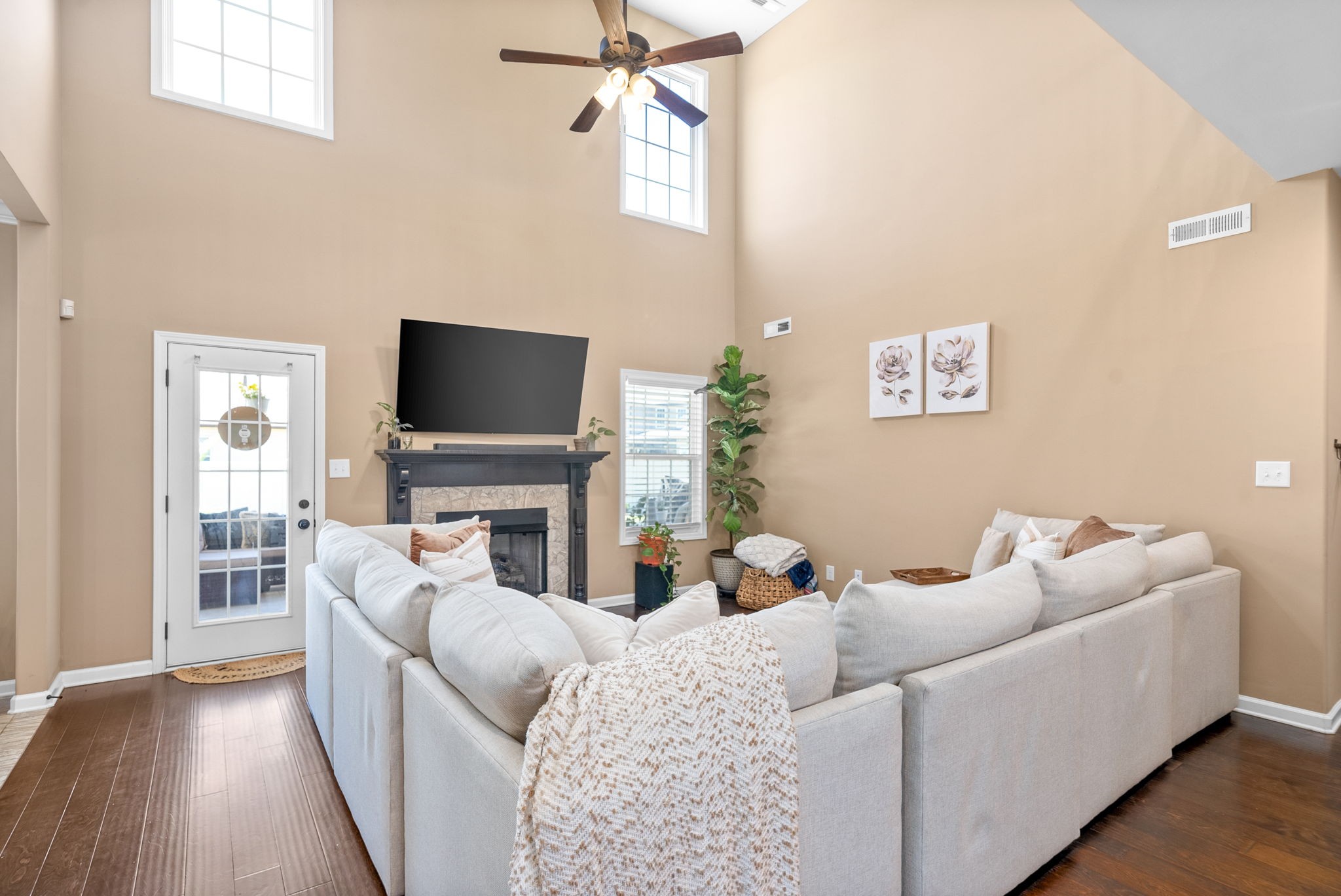 1409 Kingbird Dr