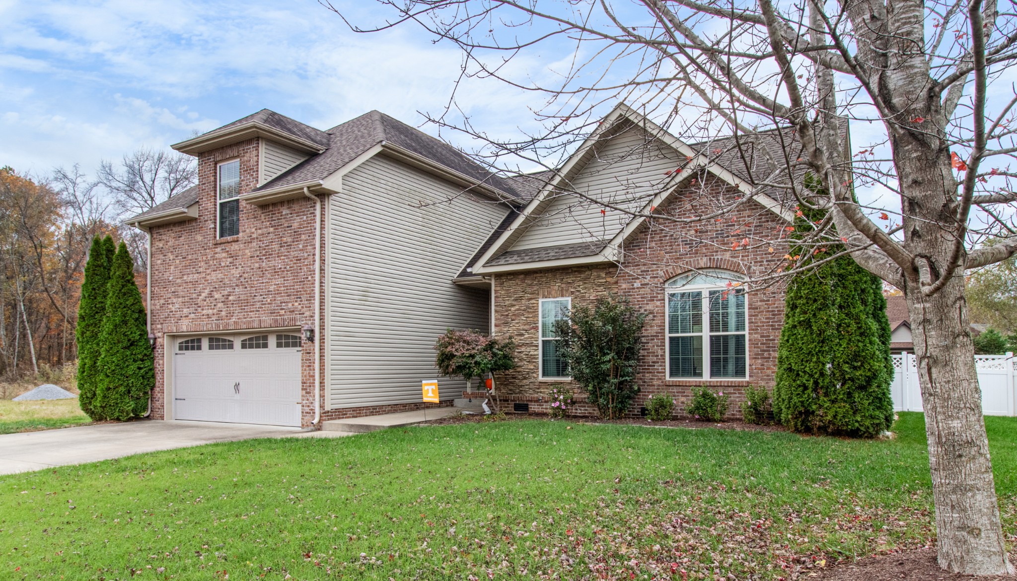 652 Richards Dr