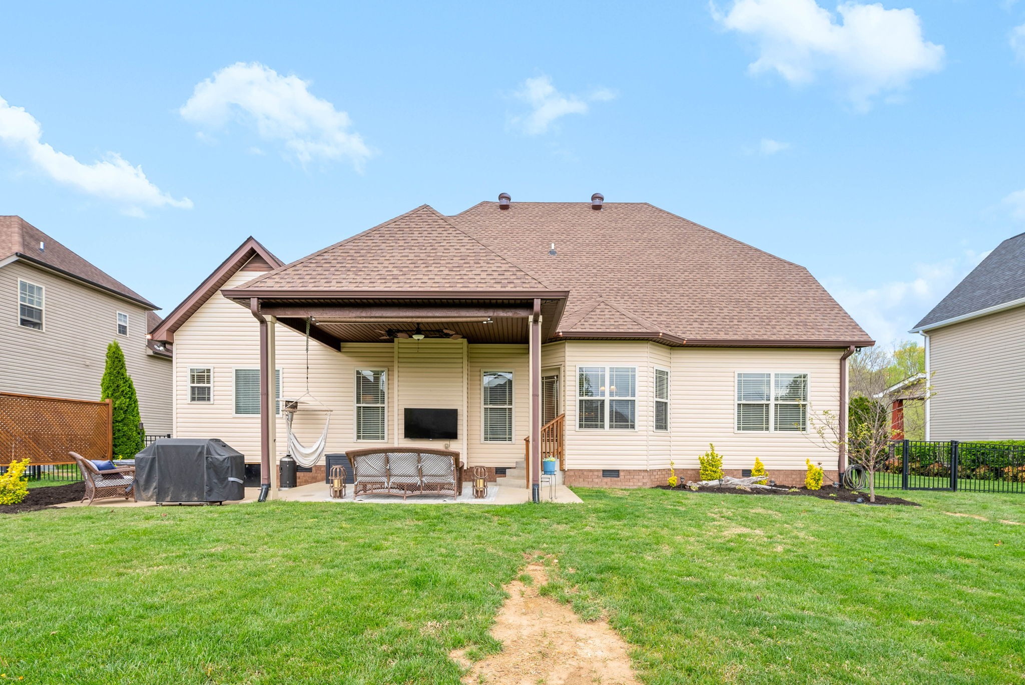 1069 Willow Cir