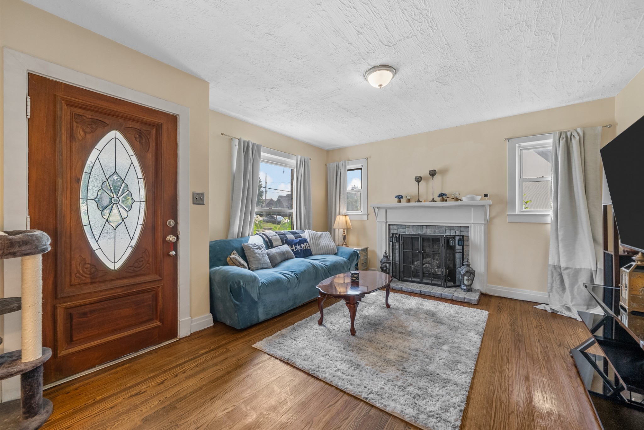 603 Crestview Dr